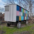 54 családos méheskocsi