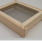 VENNÉK MÉHCSALÁDOKAT, és TAMÁSI MENEKÜLŐTEREKET